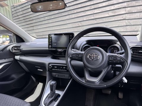 Toyota Yaris 1.5 Yaris Design HEV CVT 5dr 36