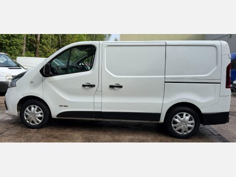 Renault Trafic 1.6 dCi 27 Business+ Panel Van 5dr Diesel Manual SWB Standard Roof Euro 6 ( 8