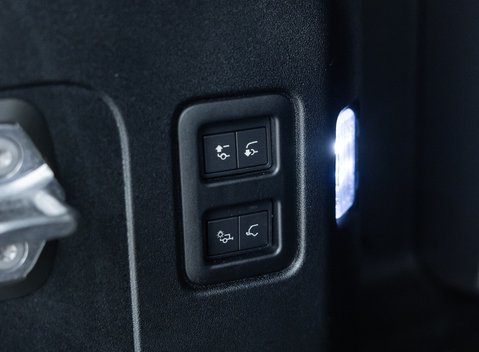 Land Rover Defender 110 V8 25