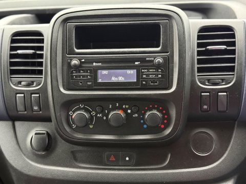 Vauxhall Vivaro 1.6 CDTi 2900 BiTurbo ecoFLEX L2 H1 Euro 6 (s/s) 5dr (9 Seat) 18