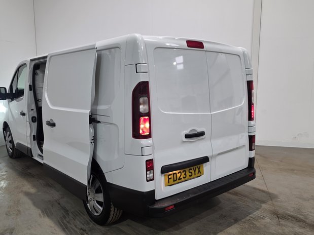 Renault Trafic Renault Trafic LWB Diesel LL30 Blue dCi 130 Advance Van 27