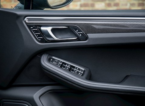 Porsche Macan GTS 21