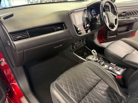 Mitsubishi Outlander 2.4 Outlander Exceed PHEV CVT 4WD 5dr 58