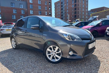 Toyota Yaris T SPIRIT HYBRID.. AUTOMATIC.. 13 SERVICES..1 PREVIOUS KEEPER.. £20 R/TAX