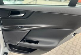 Jaguar XE 2.0 D PORTFOLIO AUTO 27
