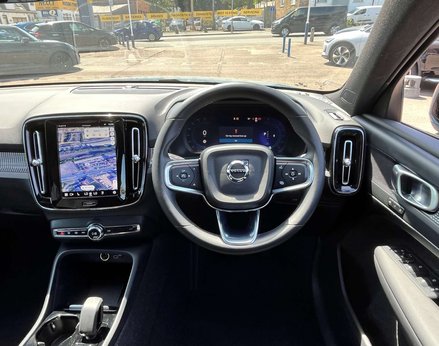 Volvo XC40 2.0 XC40 + B4 MHEV Auto 5dr 18