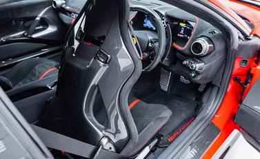 Ferrari 812 Competizione 15