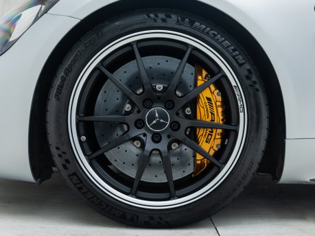 Mercedes-Benz AMG GT R 