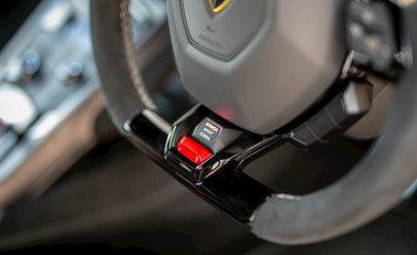 Lamborghini Huracan LP640-4 Performante 16