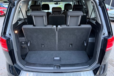 Volkswagen Touran SE TDI BMT -APPLE CAR PLAY-£35 ROAD TAX -9 SERVICES -PARK PILOT-240V SOCKET 48