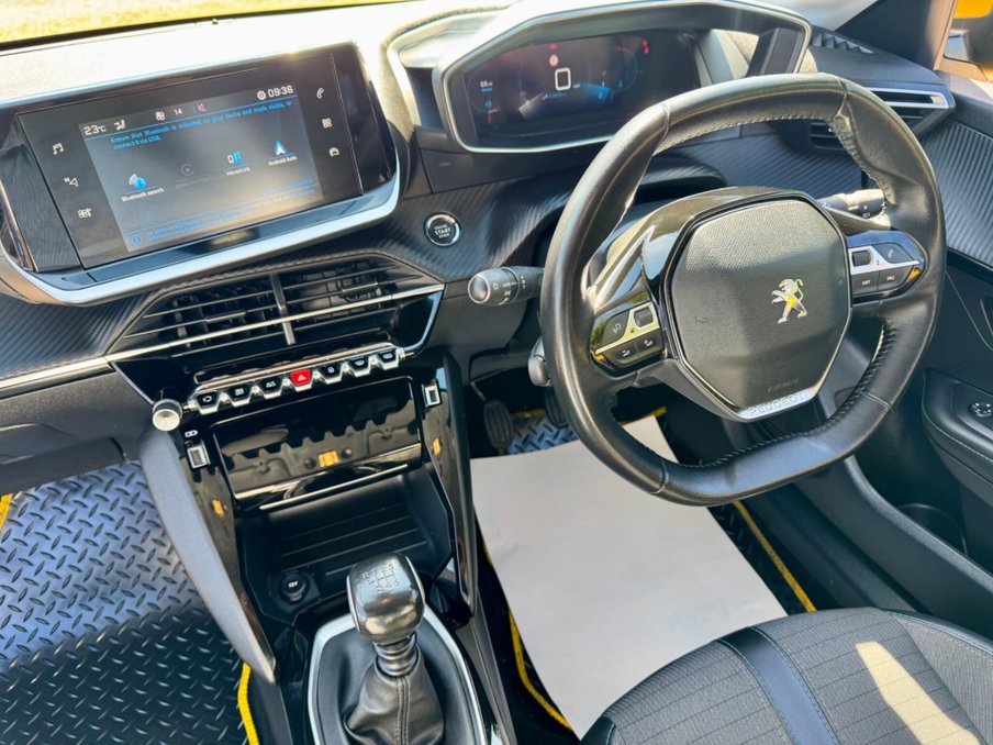 2020 Peugeot 208 — image 13