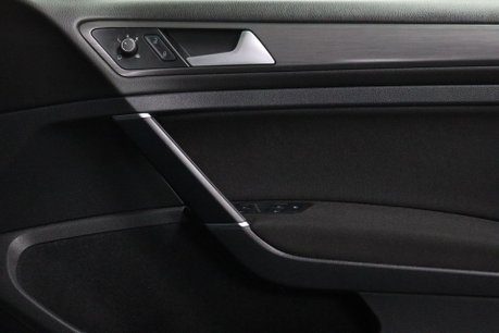 Volkswagen Golf SE NAVIGATION TDI 36