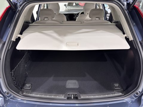 Volvo XC60 B4 PLUS MHEV 24