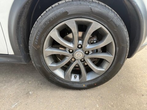 Nissan Juke 1.2 DIG-T Tekna Euro 5 (s/s) 5dr Euro 5 17