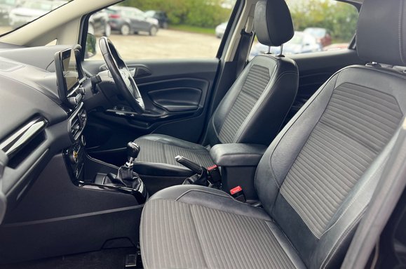Ford Ecosport TITANIUM 25
