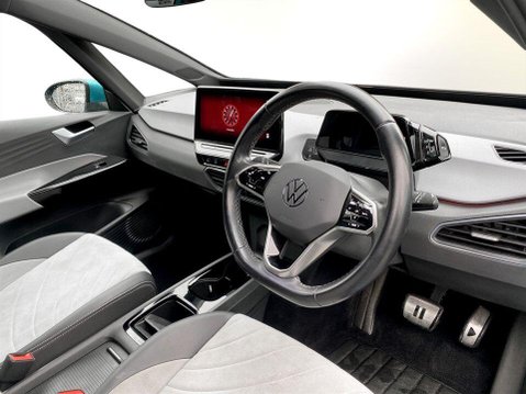 Volkswagen ID.3 Pro Performance 58kWh Family Hatchback 5dr Electric Auto (204 ps) 12