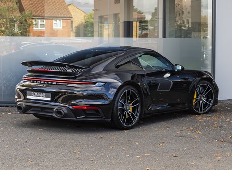 Porsche 911 Turbo S (992) 4