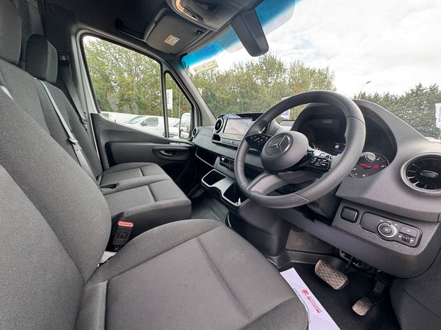 Mercedes-Benz Sprinter AUTO MWB L2H2 High Roof 315 Pro Air Con Camera EURO 6 15