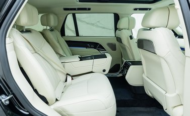 Land Rover Range Rover P460e Autobiography LWB 17