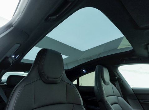 Porsche Taycan 4S 11