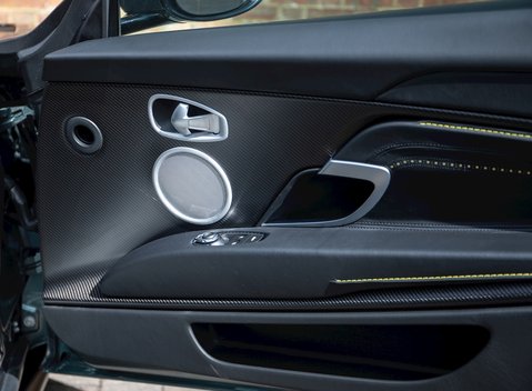 Aston Martin DB11 V8 19