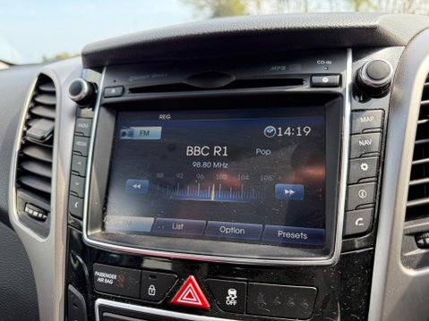 Hyundai i30 CRDI SE NAV BLUE DRIVE 14