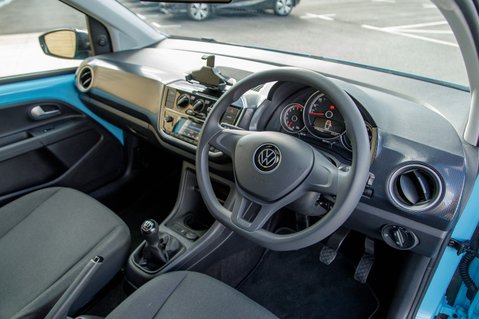 Volkswagen Up BLACK EDITION 4
