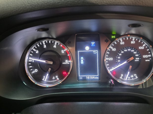 Toyota Hilux Toyota Hilux Diesel Icon D/Cab Pick Up 2.4 D-4D Auto 25