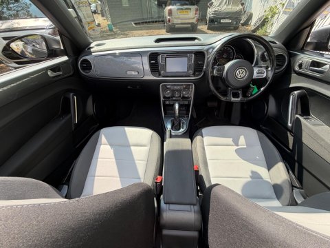 Volkswagen Beetle DESIGN TSI BLUEMOTION TECHNOLOGY DSG 33