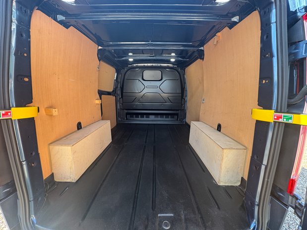 Ford Transit Custom AUTO SWB L1H1 Low Roof 300 Air Con Alloys Sensors Cam EURO 6 NO VAT 9