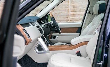 Land Rover Range Rover 4.4 SDV8 Autobiography 16