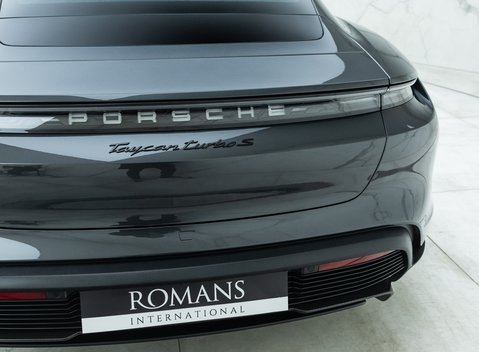 Porsche Taycan TURBO S 35