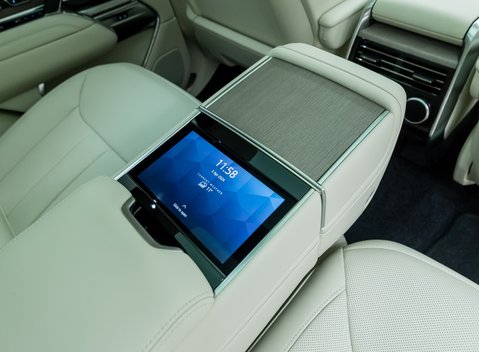 Land Rover Range Rover P510e First Edition 18