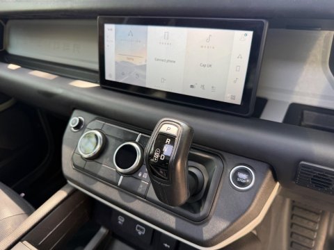 Land Rover Defender X-DYNAMIC S MHEV 23