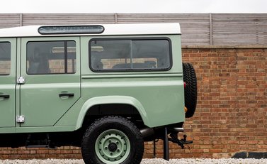 Land Rover Defender 110 Heritage Station Wagon 23