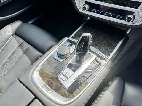 BMW 7 Series 740LD XDRIVE EXCLUSIVE 32