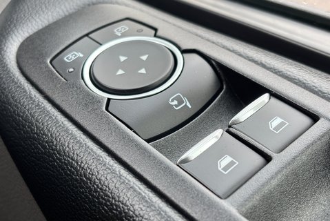 Ford Tourneo Custom 320 L1 Titanium X 185 ps 8 Seater 39