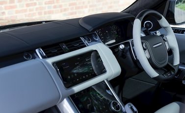 Land Rover Range Rover Sport 5.0 SVR 17