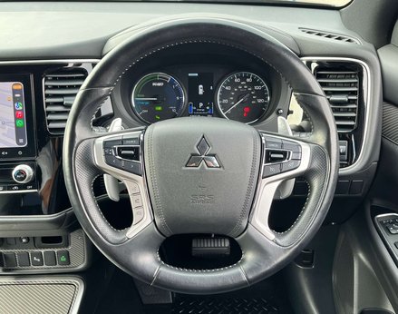 Mitsubishi Outlander 2.4 Outlander Dynamic PHEV CVT 4WD 5dr 20
