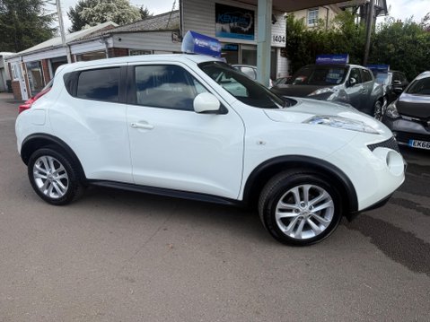 Nissan Juke 1.6 Acenta Premium Euro 5 (s/s) 5dr 9