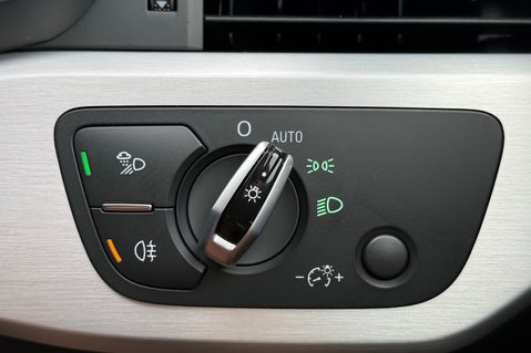 Audi A4 AVANT TFSI S LINE - DRIVING ASSIST PACK - VIRTUAL COCKPIT - APPLE CAR PLAY  47
