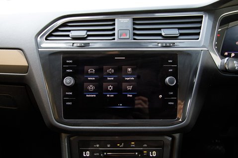 Volkswagen Tiguan Allspace LIFE TSI DSG 17