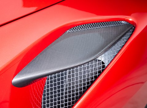 Ferrari F8 Spider 32