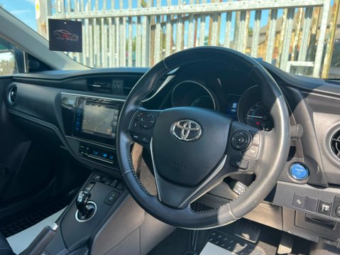 Toyota Auris VVT-I ICON TECH TOURING SPORTS 36