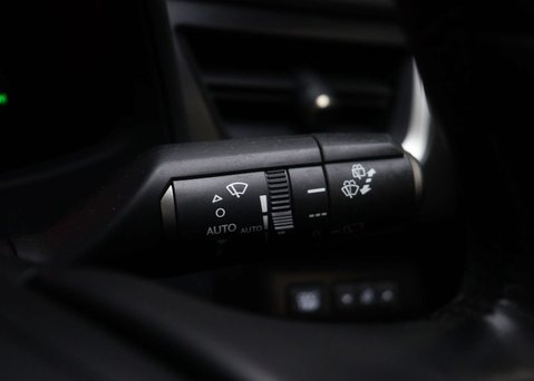 Lexus Ux 2.0 UX 250H F Sport Design 4x2 CVT 5dr 37