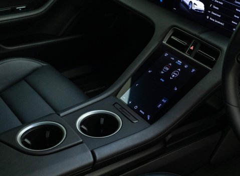 Porsche Taycan 4 CROSS TURISMO 19