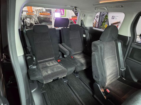 Toyota Vellfire 18