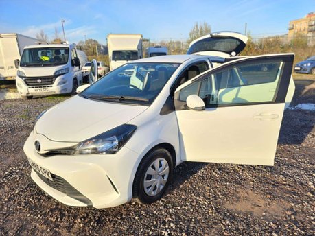 Toyota Yaris 1.33 Dual VVT-i Design Hatchback 5dr Petrol Multidrive S Euro 6 (99 ps) 10