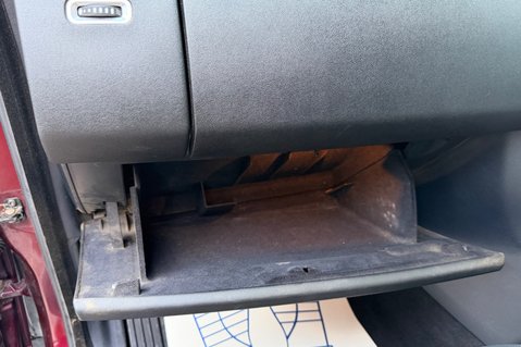 Land Rover Discovery SDV6 SE TECH - 11 SERVICES RECORDED INC CAMBELT CHANGE 51
