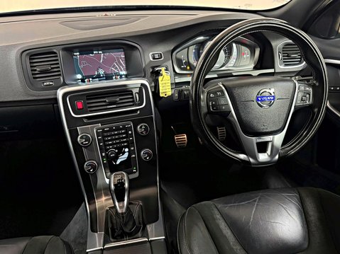Volvo V60 D3 R-DESIGN NAV 2.0 MANUAL 13